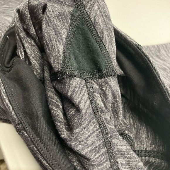 ‎VICTORIA’S SECRET, Knockout Capri Leggings,Gray, XS - Picture 9 of 12